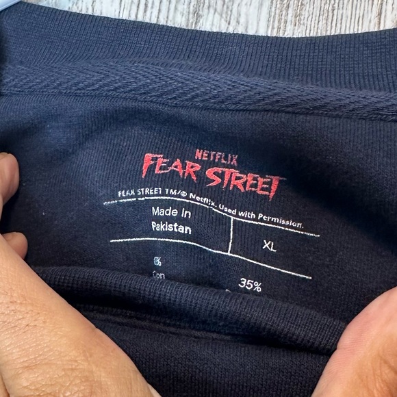 Netflix Fear Street Shadyside Logo Long Sleeve Graphic Sweatshirt Size XL - Picture 4 of 5